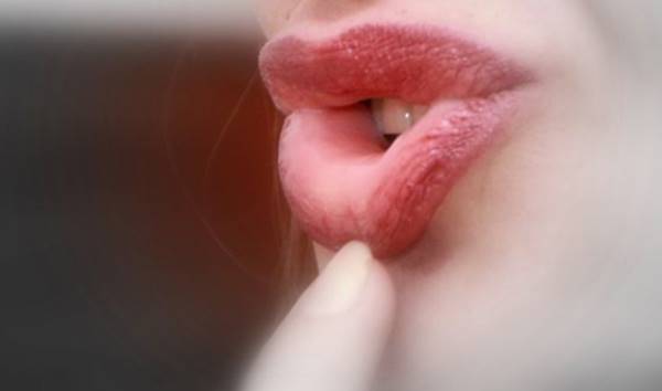 cara memerahkan bibir